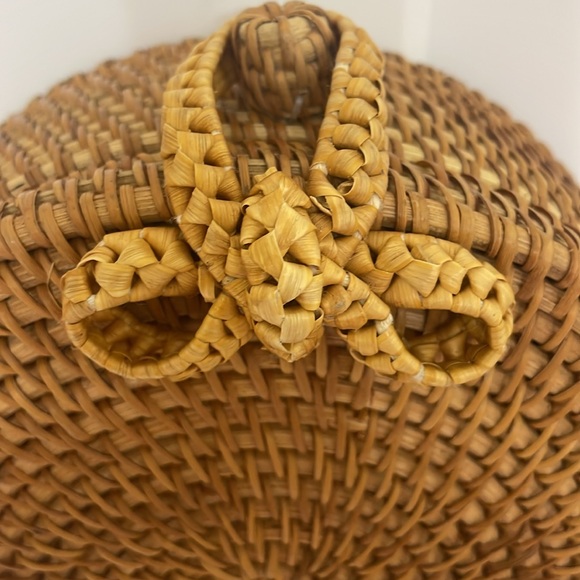 Vintage circular wicker purse - Picture 3 of 4